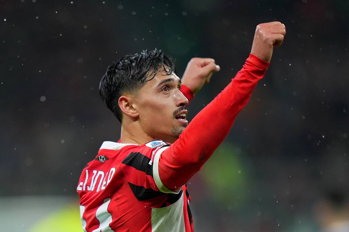 Tijjani Reijnders esulta dopo la rete