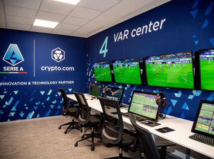 Una sala VAR prima di una partita