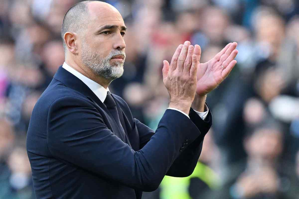 Igor Tudor applaude dalla panchina 