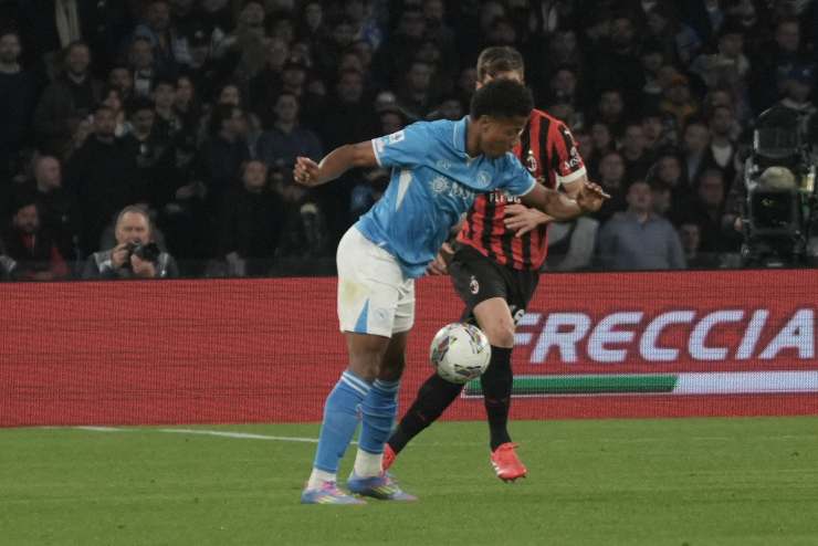 david neres in azione contro il Milan