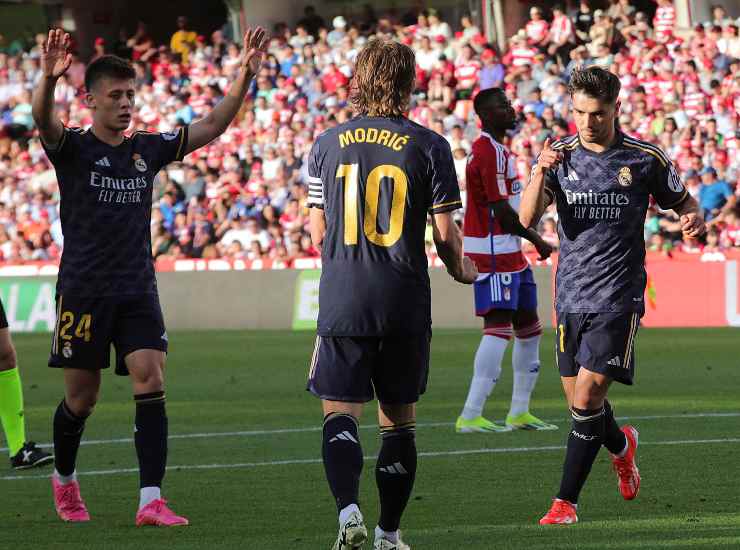 Guler esulta con i compagni