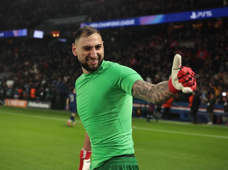 Donnarumma con il pollice alzato