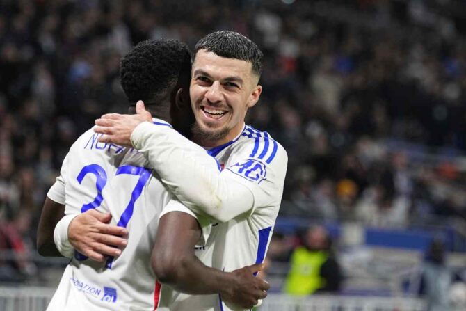 Mikautadze esulta dopo una rete