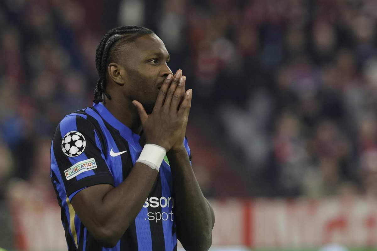 Thuram preoccupato in primo piano