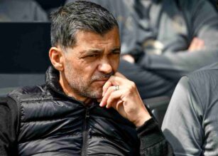 Conceicao seduto in panchina