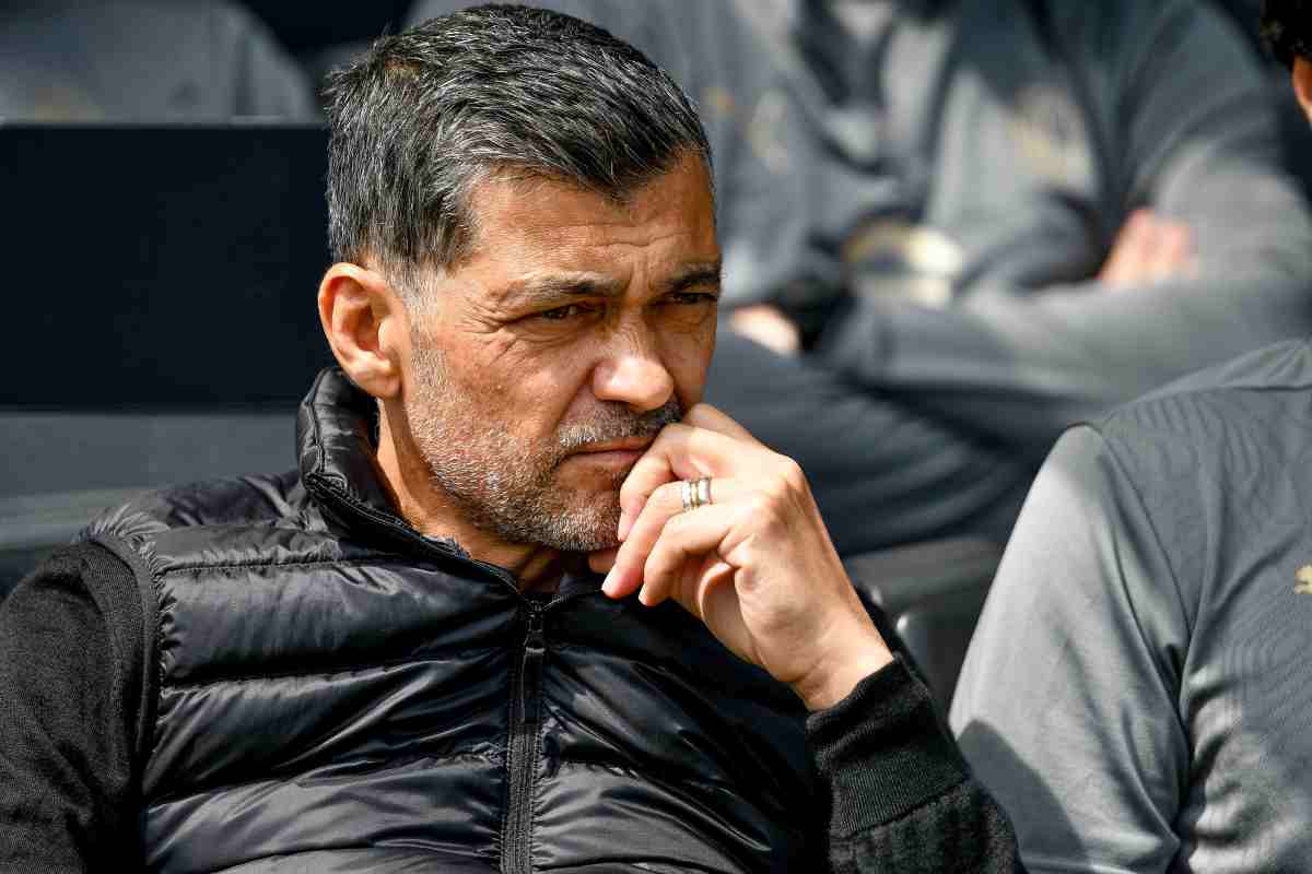 Conceicao seduto in panchina