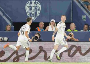 Mastantuono esulta con Arda Guler