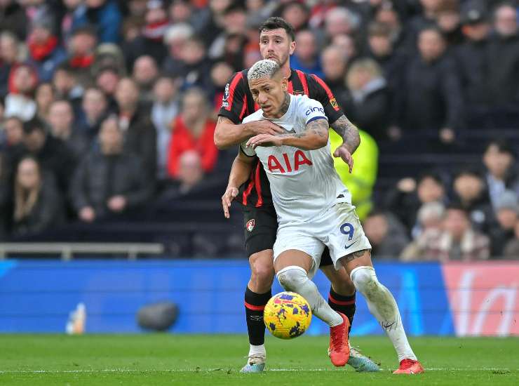 Senesi contro Richarlison