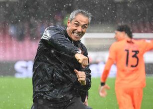 Paulo Sousa esulta dopo una vittoria