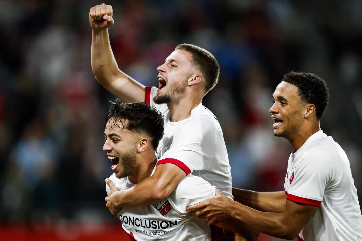 El Karouani esulta con i compagni