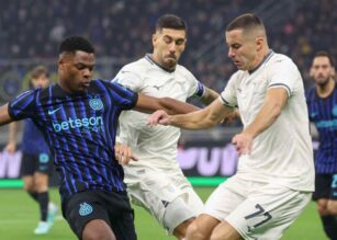 Dumfries Marusic esterno Juve