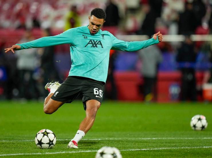 Alexander-Arnold durante un allenamento