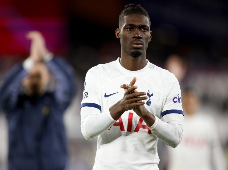 Bissouma applaude il pubblico