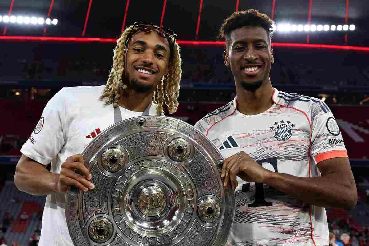 Boey con il trofeo in mano