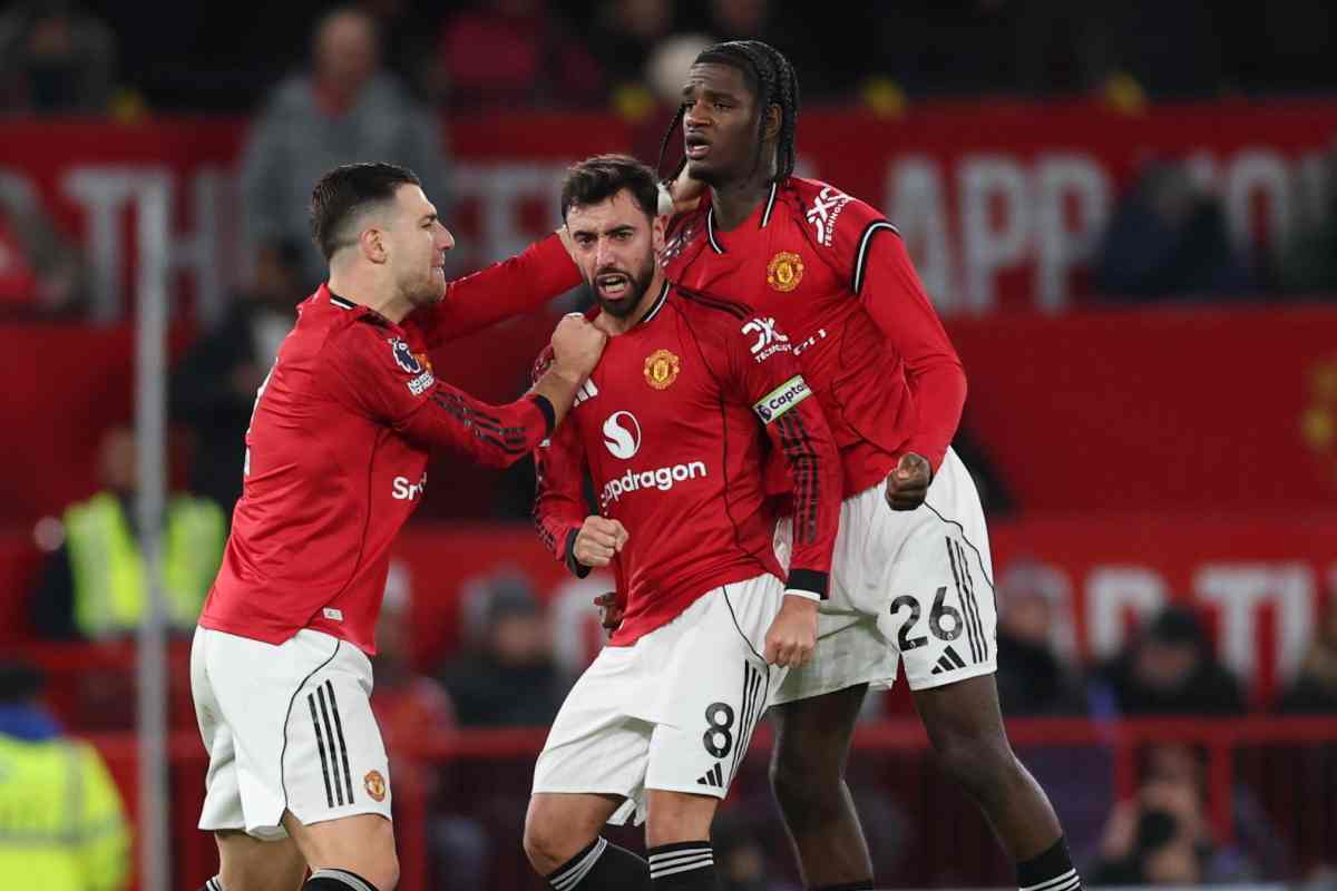 Bruno Fernandes esulta con i compagni