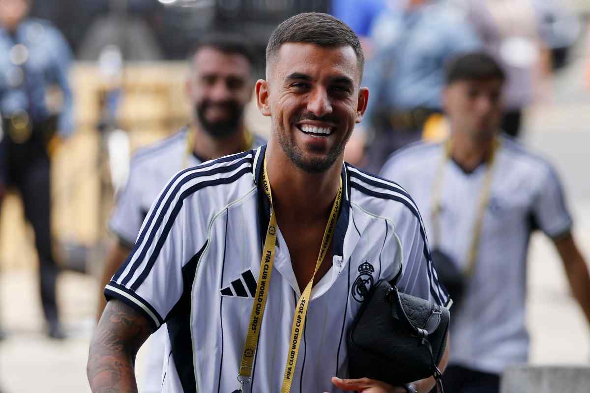 Dani Ceballos sorridente in primo piano