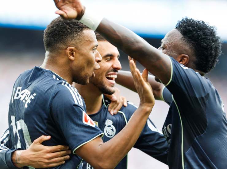 Ceballos esulta con i compagni