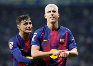 Dani Olmo esulta dopo una rete