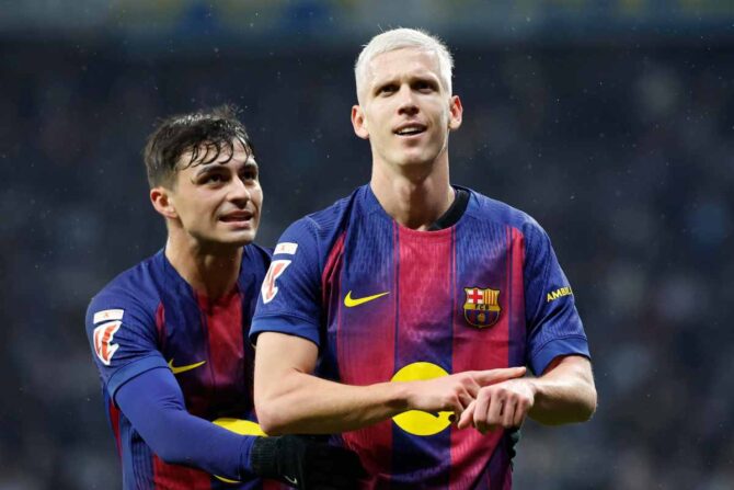 Dani Olmo esulta dopo una rete