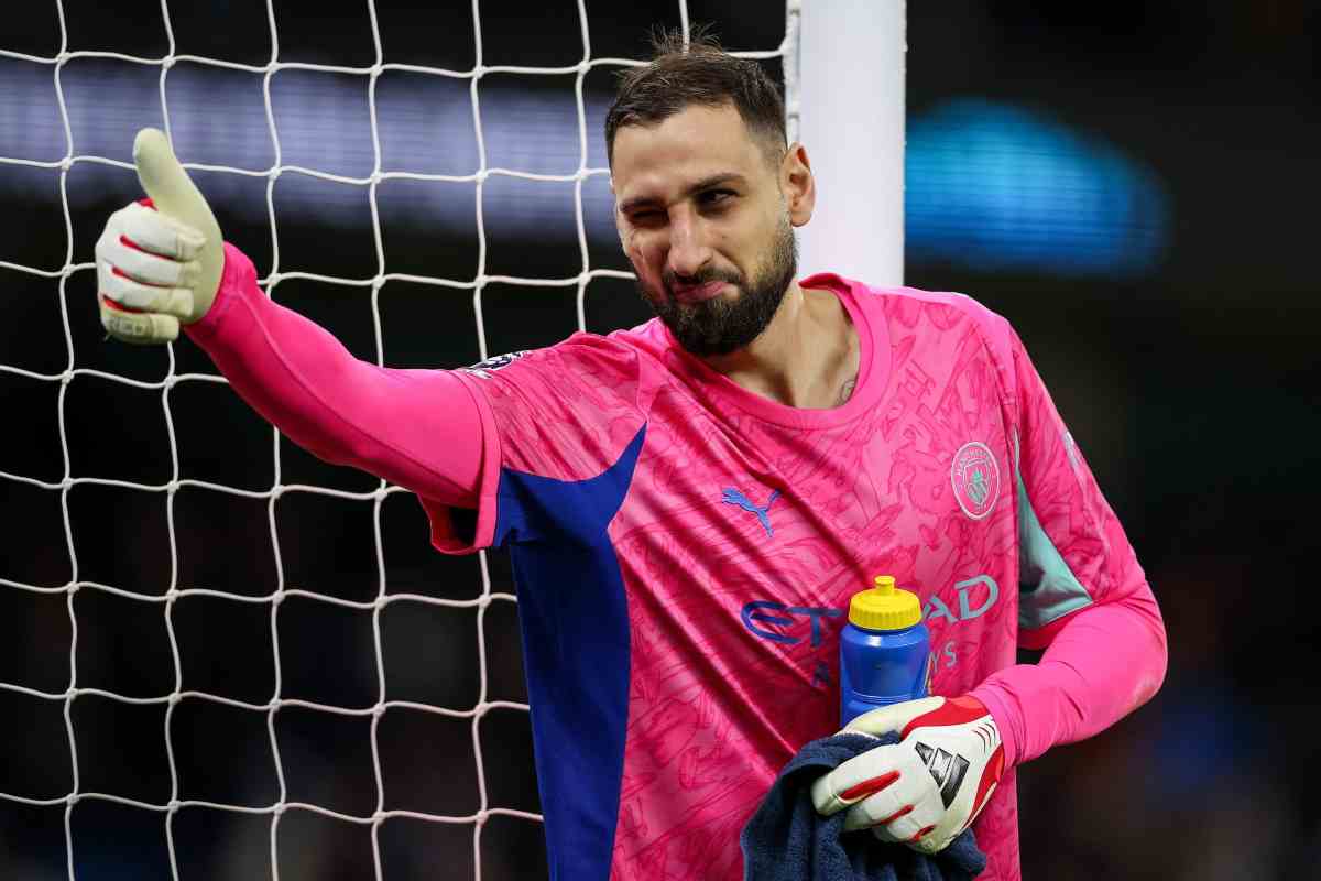 Donnarumma con il pollice alzato