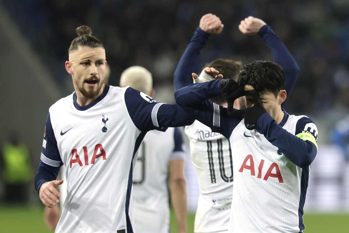 Dragusin insieme ai compagni