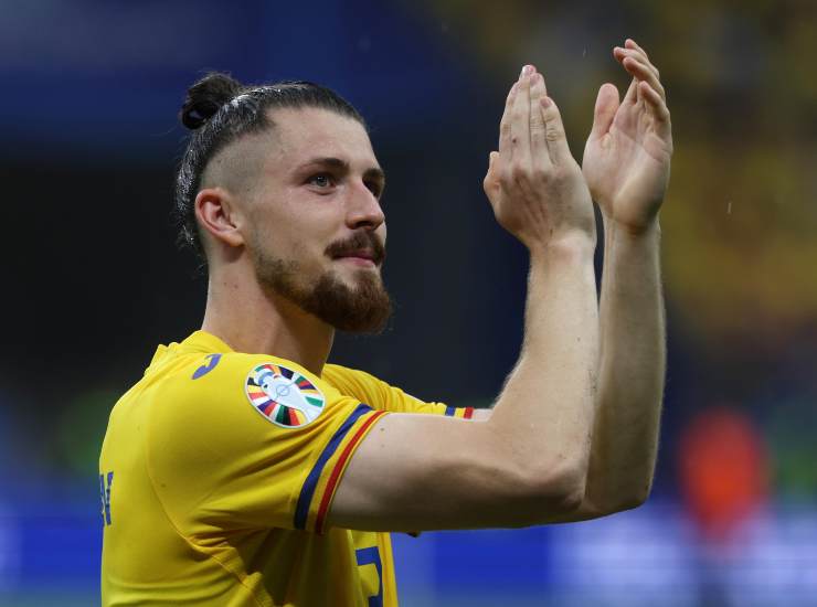 Dragusin applaude il pubblico