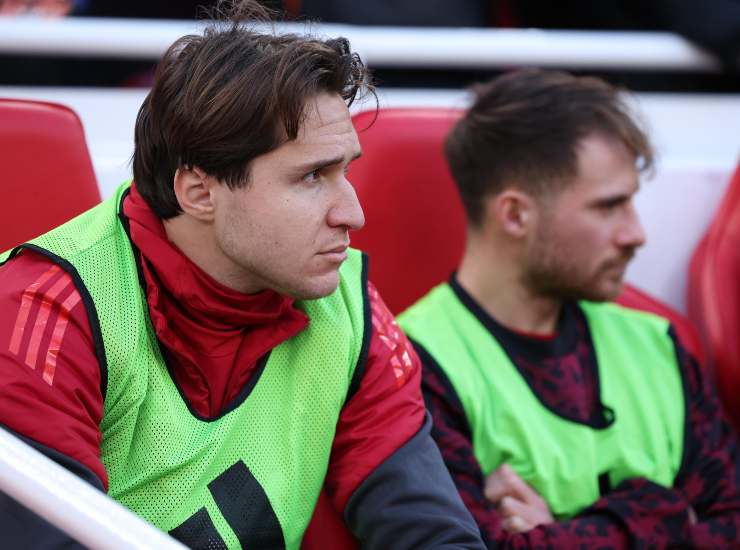 Chiesa seduto in panchina