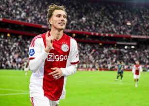 Godts esulta dopo una rete