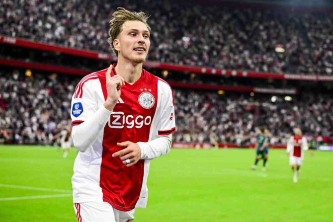 Godts esulta dopo una rete