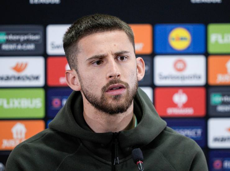 Vicario durante una conferenza stampa