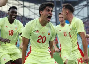 Juanlu esulta dopo una rete