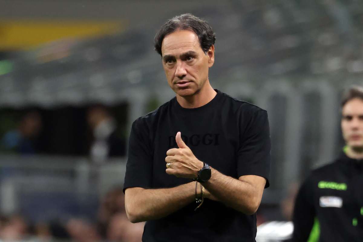 Nesta con il pollice alzato