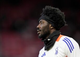 Ola Aina in primo piano