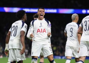 Pedro Porro esulta dopo una rete