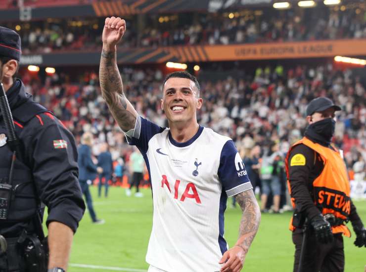 Pedro Porro esulta dopo una vittoria