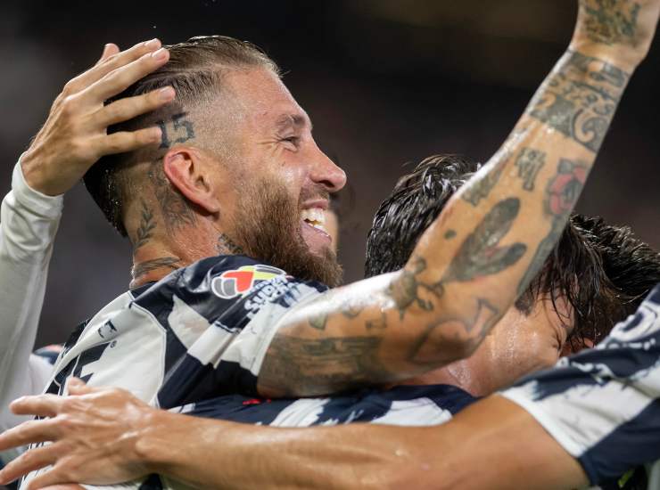 Sergio Ramos esulta dopo una rete