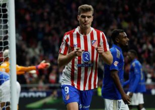 Sorloth esulta dopo una rete