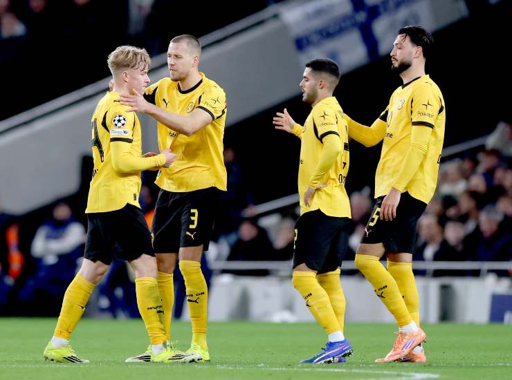 Svensson esulta con i compagni