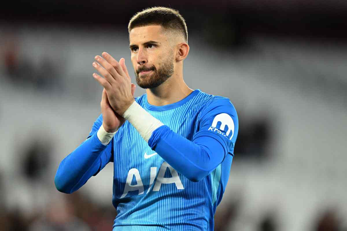 Vicario applaude il pubblico