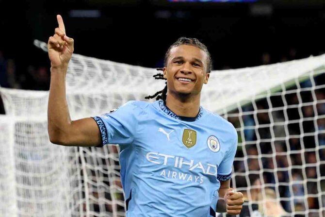 Ake esulta dopo una rete