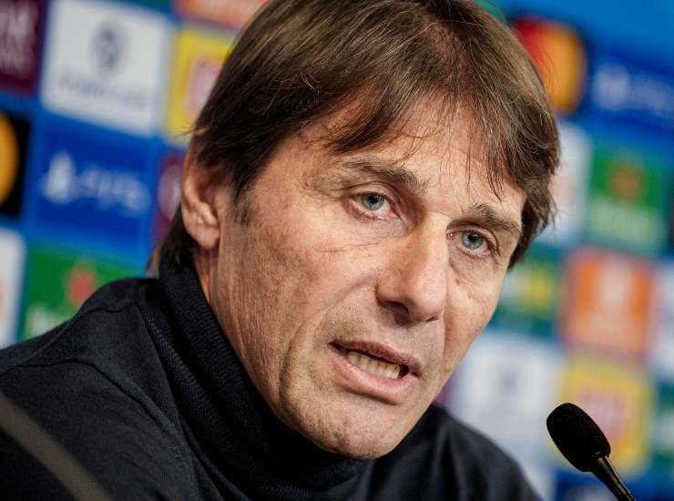 Conte durante una conferenza