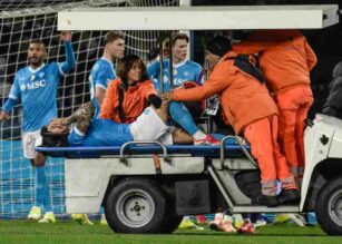 Di Lorenzo durante l'infortunio