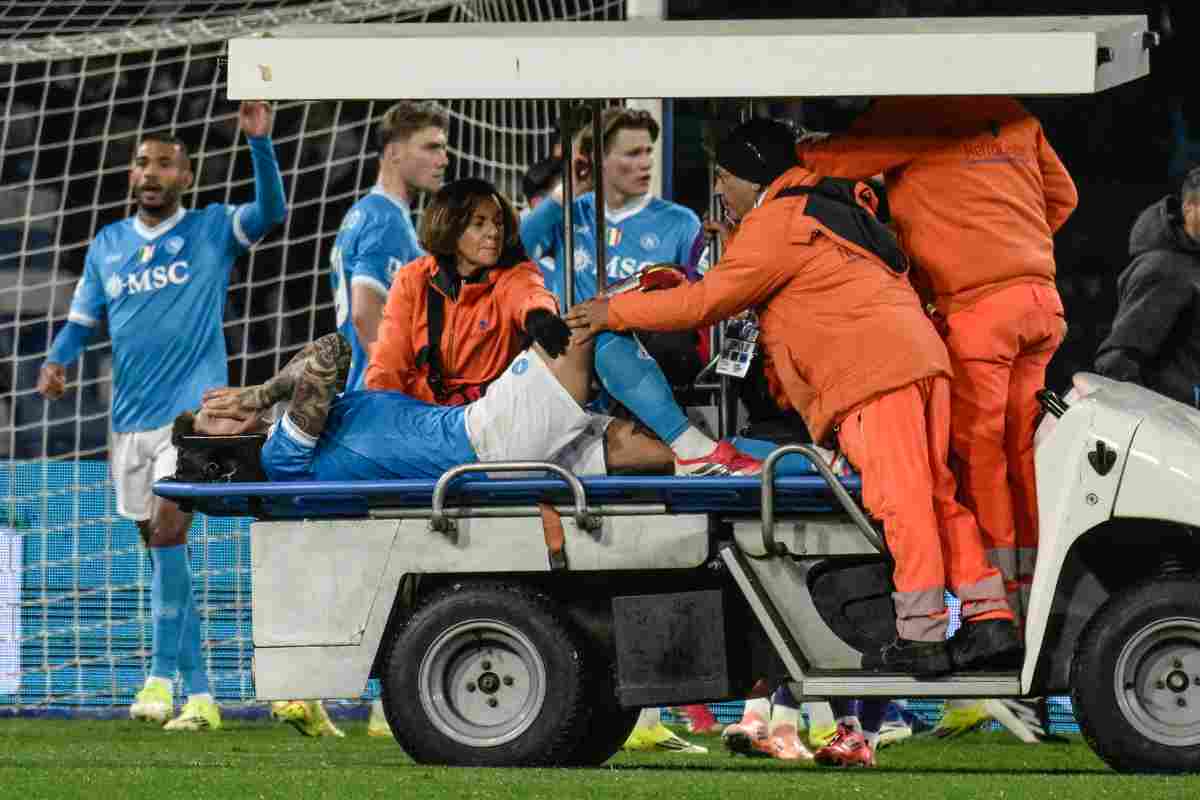 Di Lorenzo durante l'infortunio