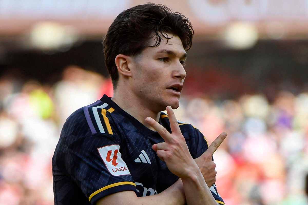 Fran Garcia esulta dopo una rete