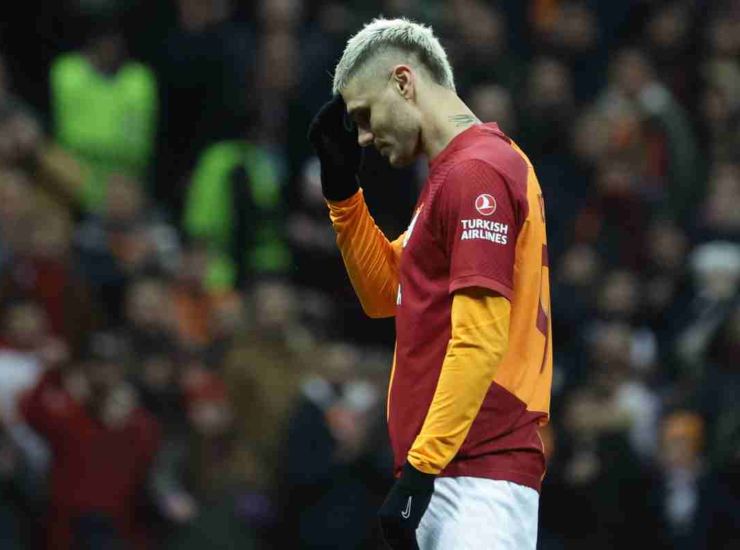 Icardi con la mano in testa