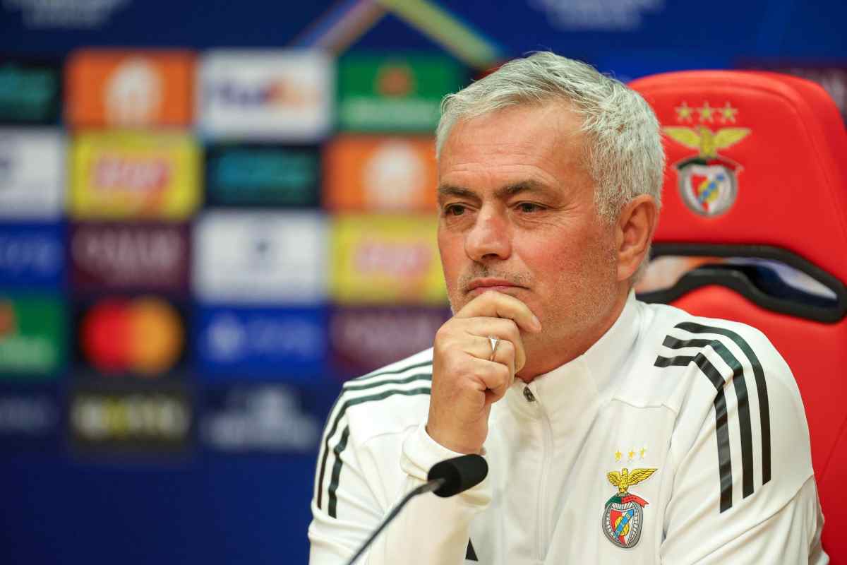 Mourinho durante una conferenza stampa