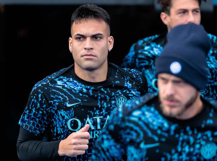 Lautaro durante un riscaldamento