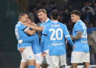 Lobotka esulta con i compagni