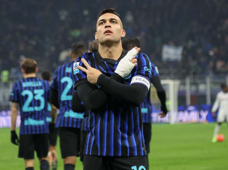 Lautaro esulta dopo una rete