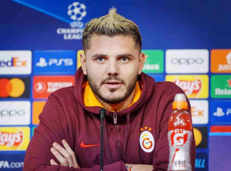 Icardi durante una conferenza stampa